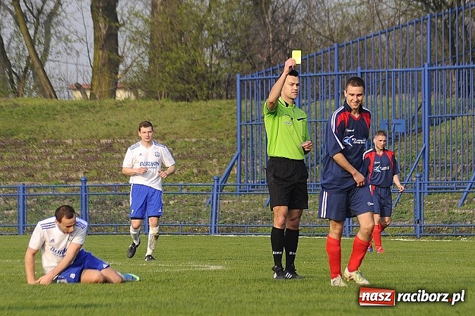 Zdjęcie w galerii na portalu naszraciborz.pl: IV liga: Podział punktów przy Srebrnej wiadomości z regionu
