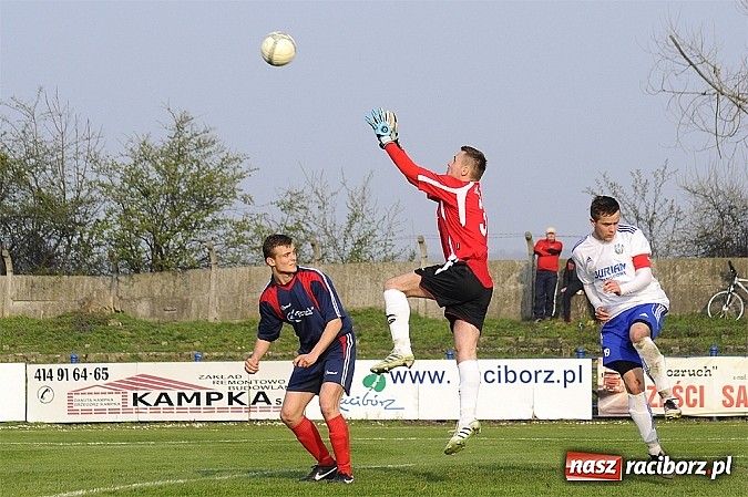 Zdjęcie w galerii na portalu naszraciborz.pl: IV liga: Podział punktów przy Srebrnej wiadomości z regionu