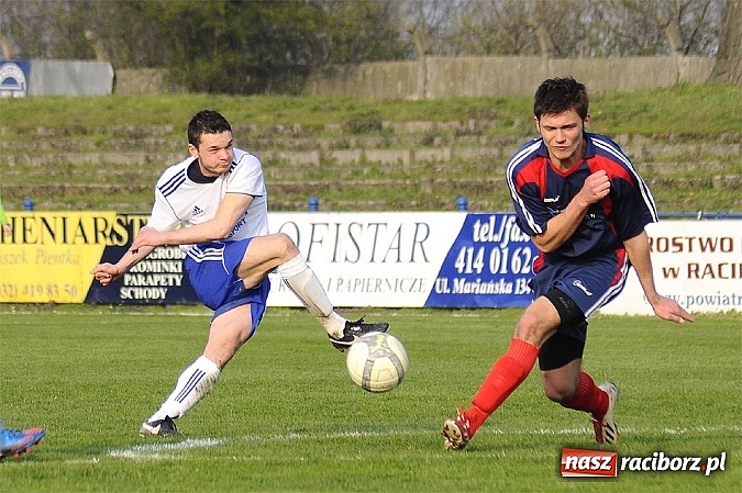 Zdjęcie w galerii na portalu naszraciborz.pl: IV liga: Podział punktów przy Srebrnej wiadomości z regionu