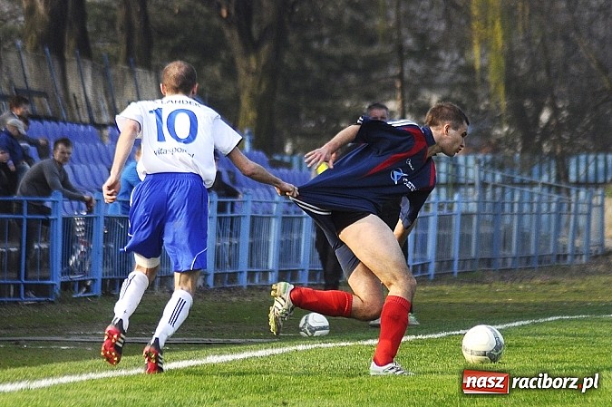 Zdjęcie w galerii na portalu naszraciborz.pl: IV liga: Podział punktów przy Srebrnej wiadomości z regionu