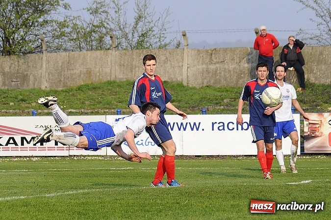 Zdjęcie w galerii na portalu naszraciborz.pl: IV liga: Podział punktów przy Srebrnej wiadomości z regionu