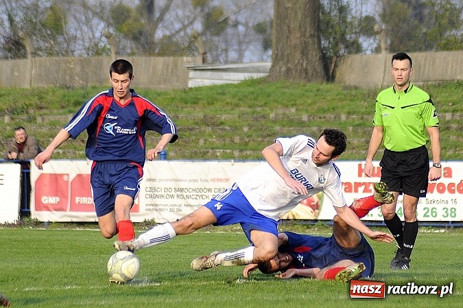 Zdjęcie w galerii na portalu naszraciborz.pl: IV liga: Podział punktów przy Srebrnej wiadomości z regionu