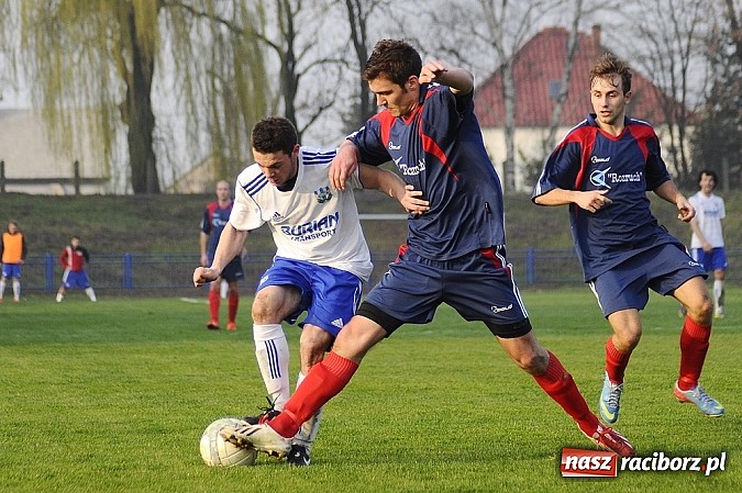 Zdjęcie w galerii na portalu naszraciborz.pl: IV liga: Podział punktów przy Srebrnej wiadomości z regionu