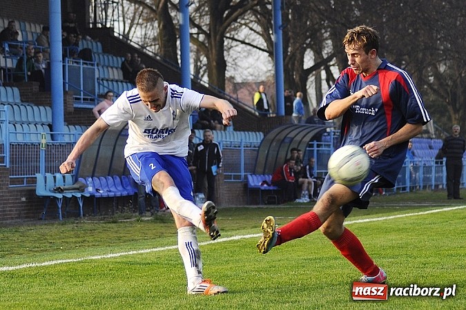 Zdjęcie w galerii na portalu naszraciborz.pl: IV liga: Podział punktów przy Srebrnej wiadomości z regionu