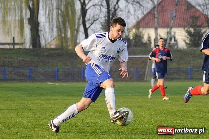 Zdjęcie w galerii na portalu naszraciborz.pl: IV liga: Podział punktów przy Srebrnej wiadomości z regionu