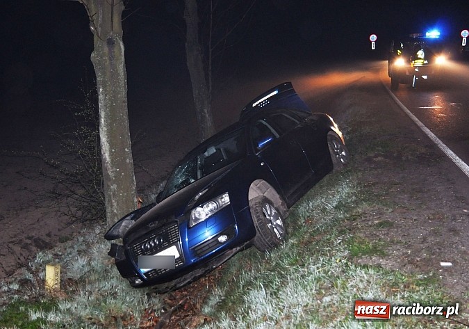 Zdjęcie w galerii na portalu naszraciborz.pl: Kolizja na Gliwickiej. Audi w rowie wiadomości z regionu