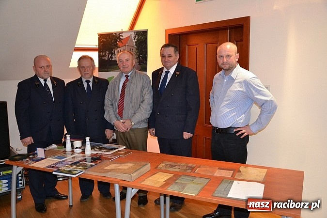 Zdjęcie w galerii na portalu naszraciborz.pl: Zajechała ciuchcia do Raciborza. III Zamkowa Niedziela Wspomnień  wiadomości z regionu