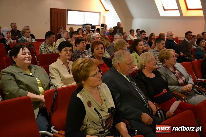 Zdjęcie w galerii na portalu naszraciborz.pl: Zajechała ciuchcia do Raciborza. III Zamkowa Niedziela Wspomnień  wiadomości z regionu