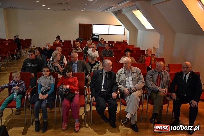Zdjęcie w galerii na portalu naszraciborz.pl: Zajechała ciuchcia do Raciborza. III Zamkowa Niedziela Wspomnień  wiadomości z regionu
