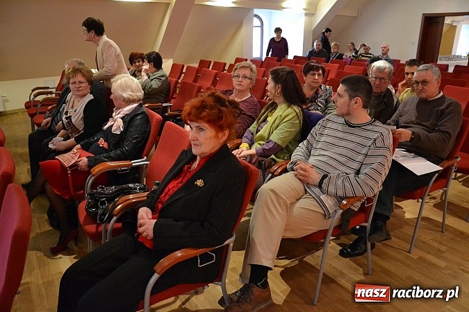 Zdjęcie w galerii na portalu naszraciborz.pl: Zajechała ciuchcia do Raciborza. III Zamkowa Niedziela Wspomnień  wiadomości z regionu