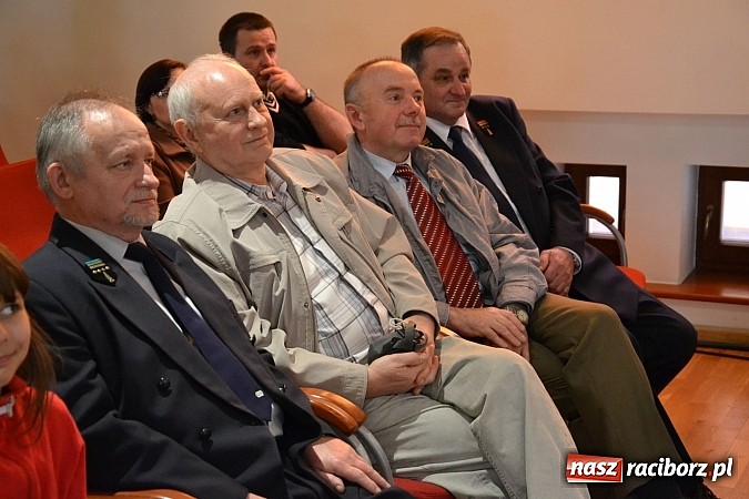 Zdjęcie w galerii na portalu naszraciborz.pl: Zajechała ciuchcia do Raciborza. III Zamkowa Niedziela Wspomnień  wiadomości z regionu