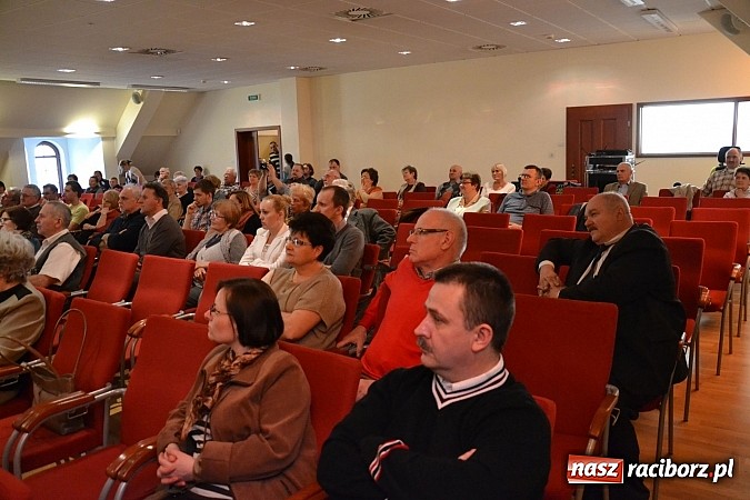 Zdjęcie w galerii na portalu naszraciborz.pl: Zajechała ciuchcia do Raciborza. III Zamkowa Niedziela Wspomnień  wiadomości z regionu