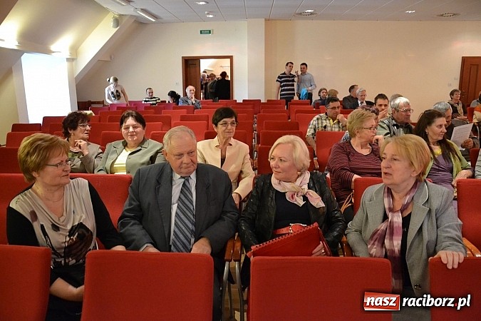 Zdjęcie w galerii na portalu naszraciborz.pl: Zajechała ciuchcia do Raciborza. III Zamkowa Niedziela Wspomnień  wiadomości z regionu