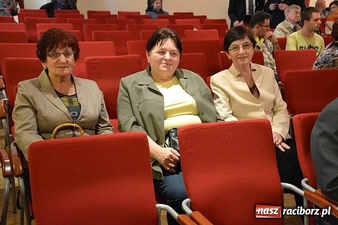 Zdjęcie w galerii na portalu naszraciborz.pl: Zajechała ciuchcia do Raciborza. III Zamkowa Niedziela Wspomnień  wiadomości z regionu