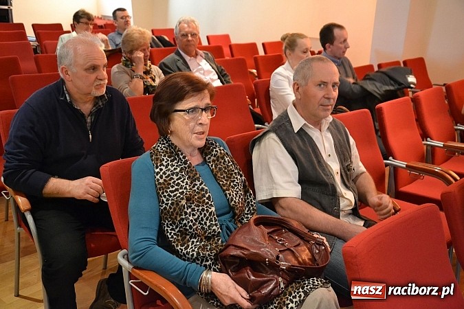 Zdjęcie w galerii na portalu naszraciborz.pl: Zajechała ciuchcia do Raciborza. III Zamkowa Niedziela Wspomnień  wiadomości z regionu