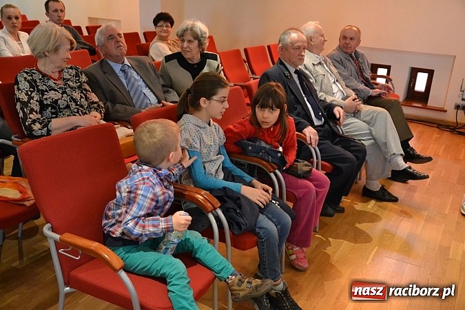 Zdjęcie w galerii na portalu naszraciborz.pl: Zajechała ciuchcia do Raciborza. III Zamkowa Niedziela Wspomnień  wiadomości z regionu