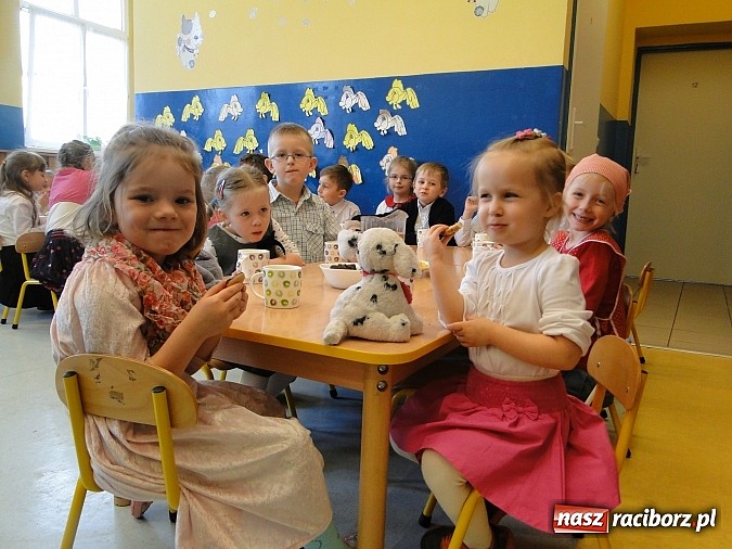Zdjęcie w galerii na portalu naszraciborz.pl: Brzechwa i Tuwim w przedszkolu w Górkach Śl. wiadomości z regionu