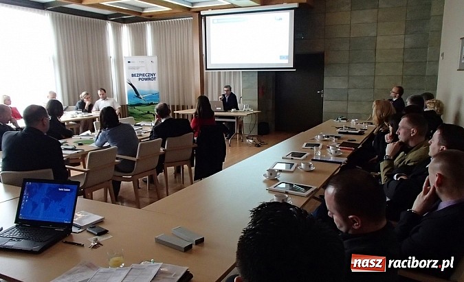 Zdjęcie w galerii na portalu naszraciborz.pl: Nowa ustawa o cudzoziemcach - konferencja wiadomości z regionu