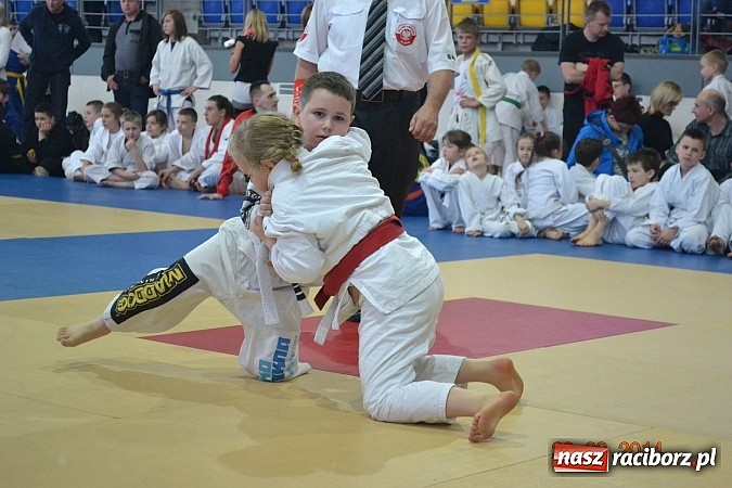 Zdjęcie w galerii na portalu naszraciborz.pl: Młodzi Łamatorzy z workiem medali wiadomości z regionu