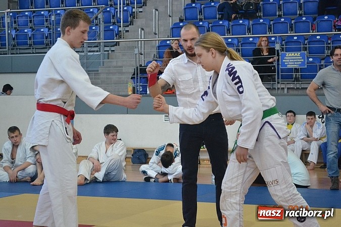 Zdjęcie w galerii na portalu naszraciborz.pl: Młodzi Łamatorzy z workiem medali wiadomości z regionu