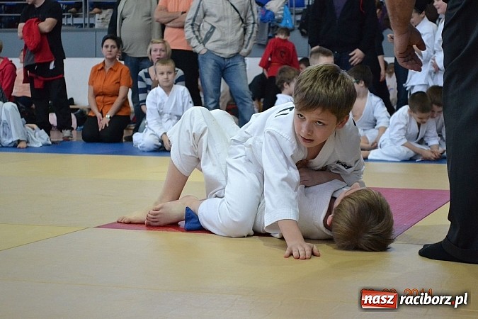 Zdjęcie w galerii na portalu naszraciborz.pl: Młodzi Łamatorzy z workiem medali wiadomości z regionu