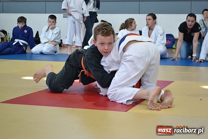 Zdjęcie w galerii na portalu naszraciborz.pl: Młodzi Łamatorzy z workiem medali wiadomości z regionu