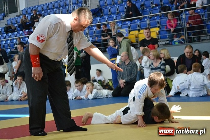 Zdjęcie w galerii na portalu naszraciborz.pl: Młodzi Łamatorzy z workiem medali wiadomości z regionu
