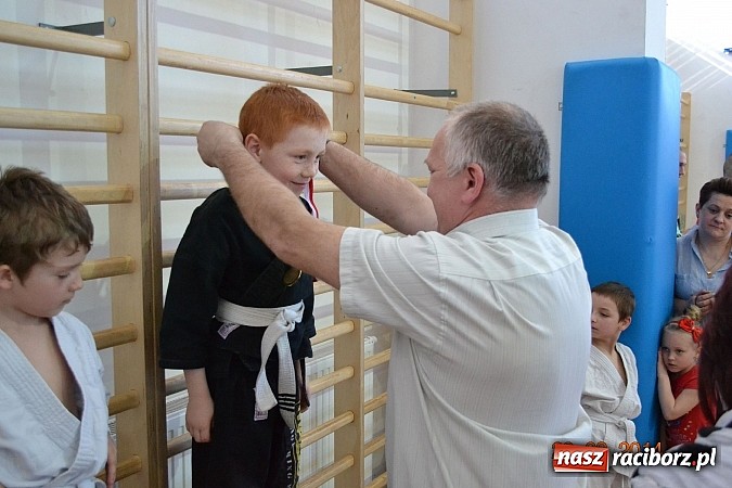 Zdjęcie w galerii na portalu naszraciborz.pl: Młodzi Łamatorzy z workiem medali wiadomości z regionu