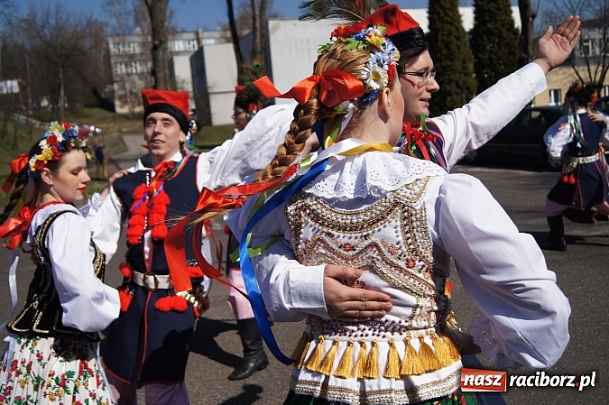 Zdjęcie w galerii na portalu naszraciborz.pl: Tancerze z Łężczoka na targach w Katowicach wiadomości z regionu