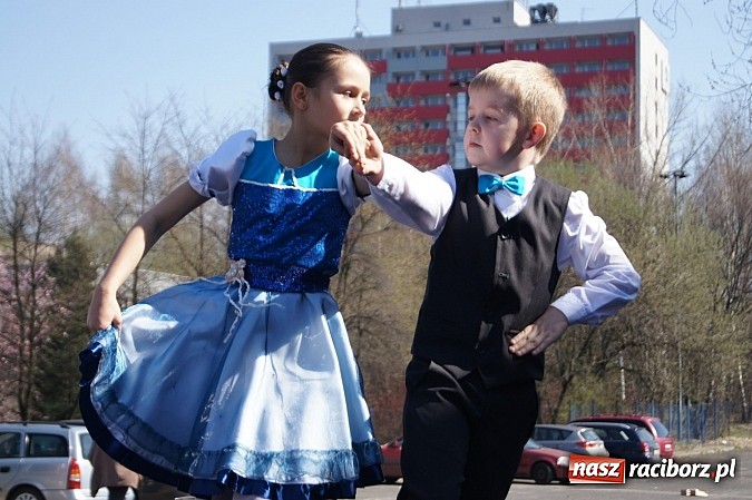 Zdjęcie w galerii na portalu naszraciborz.pl: Tancerze z Łężczoka na targach w Katowicach wiadomości z regionu
