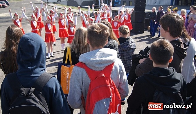 Zdjęcie w galerii na portalu naszraciborz.pl: Tancerze z Łężczoka na targach w Katowicach wiadomości z regionu