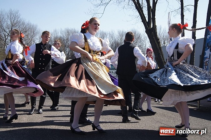 Zdjęcie w galerii na portalu naszraciborz.pl: Tancerze z Łężczoka na targach w Katowicach wiadomości z regionu