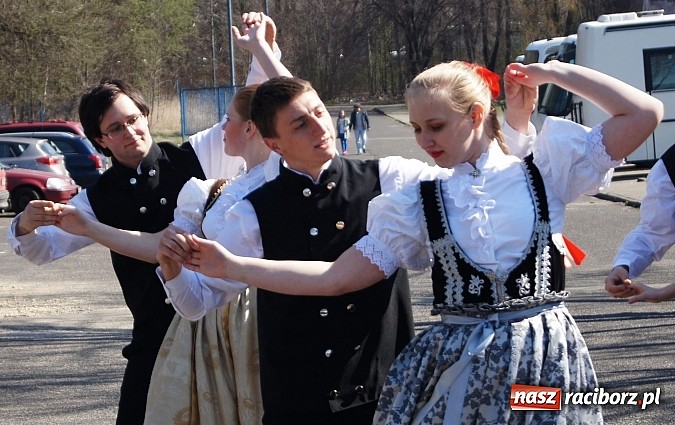 Zdjęcie w galerii na portalu naszraciborz.pl: Tancerze z Łężczoka na targach w Katowicach wiadomości z regionu