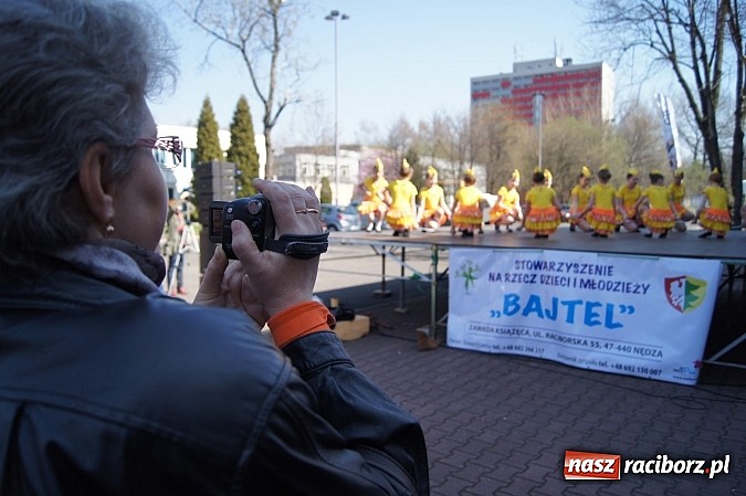 Zdjęcie w galerii na portalu naszraciborz.pl: Tancerze z Łężczoka na targach w Katowicach wiadomości z regionu