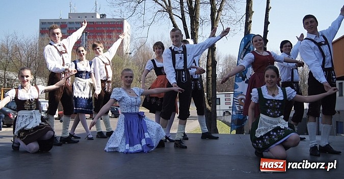 Zdjęcie w galerii na portalu naszraciborz.pl: Tancerze z Łężczoka na targach w Katowicach wiadomości z regionu