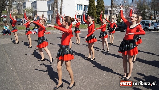 Zdjęcie w galerii na portalu naszraciborz.pl: Tancerze z Łężczoka na targach w Katowicach wiadomości z regionu