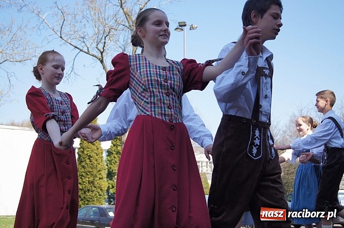 Zdjęcie w galerii na portalu naszraciborz.pl: Tancerze z Łężczoka na targach w Katowicach wiadomości z regionu