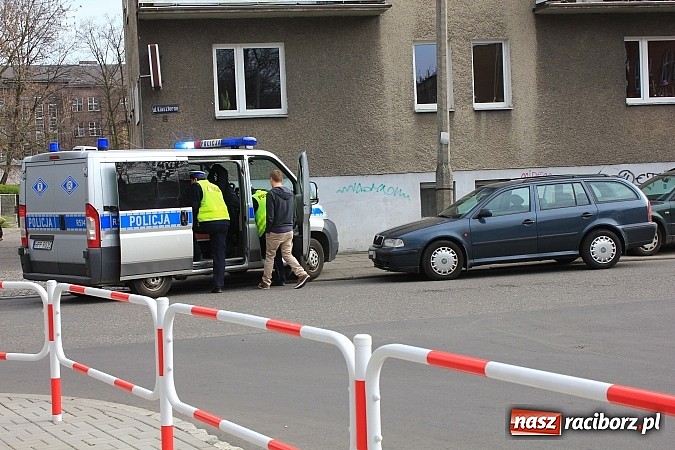 Zdjęcie w galerii na portalu naszraciborz.pl: 52-latka na ostrym gazie zrobiła sobie rajd po Raciborzu. Uszkodziła trzy samochody! wiadomości z regionu