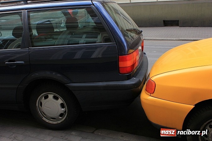 Zdjęcie w galerii na portalu naszraciborz.pl: 52-latka na ostrym gazie zrobiła sobie rajd po Raciborzu. Uszkodziła trzy samochody! wiadomości z regionu