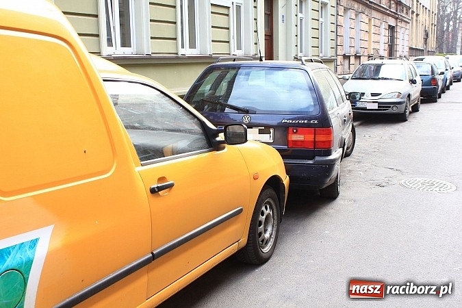 Zdjęcie w galerii na portalu naszraciborz.pl: 52-latka na ostrym gazie zrobiła sobie rajd po Raciborzu. Uszkodziła trzy samochody! wiadomości z regionu