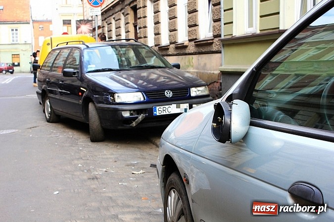 Zdjęcie w galerii na portalu naszraciborz.pl: 52-latka na ostrym gazie zrobiła sobie rajd po Raciborzu. Uszkodziła trzy samochody! wiadomości z regionu