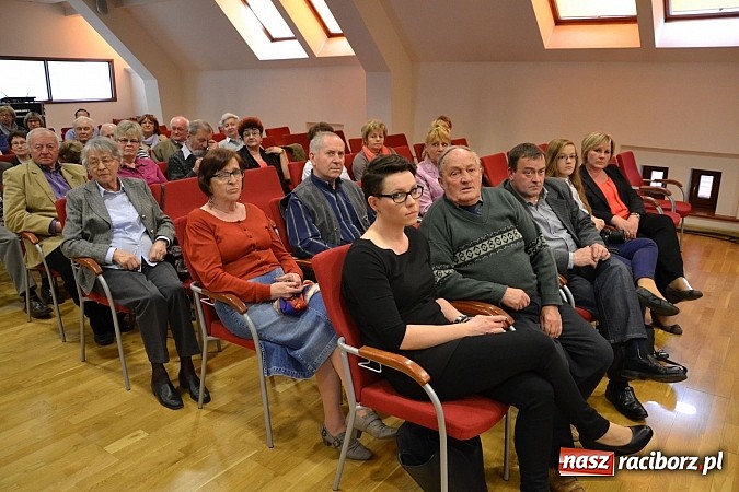 Zdjęcie w galerii na portalu naszraciborz.pl: Echa Katynia – spotkania z historią na zamku rozpoczęte  wiadomości z regionu