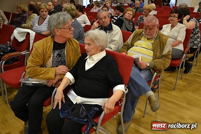 Zdjęcie w galerii na portalu naszraciborz.pl: Echa Katynia – spotkania z historią na zamku rozpoczęte  wiadomości z regionu