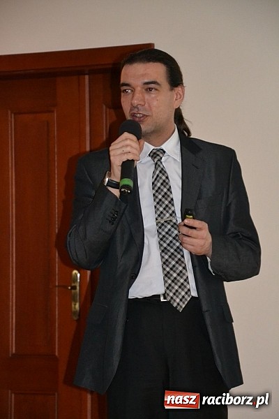 Zdjęcie w galerii na portalu naszraciborz.pl: Echa Katynia – spotkania z historią na zamku rozpoczęte  wiadomości z regionu