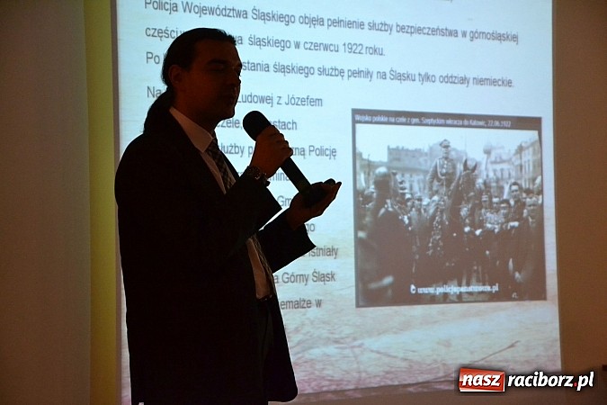 Zdjęcie w galerii na portalu naszraciborz.pl: Echa Katynia – spotkania z historią na zamku rozpoczęte  wiadomości z regionu