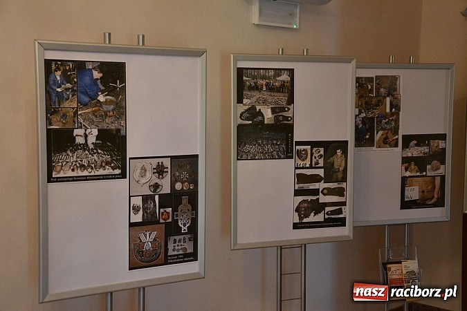 Zdjęcie w galerii na portalu naszraciborz.pl: Echa Katynia – spotkania z historią na zamku rozpoczęte  wiadomości z regionu