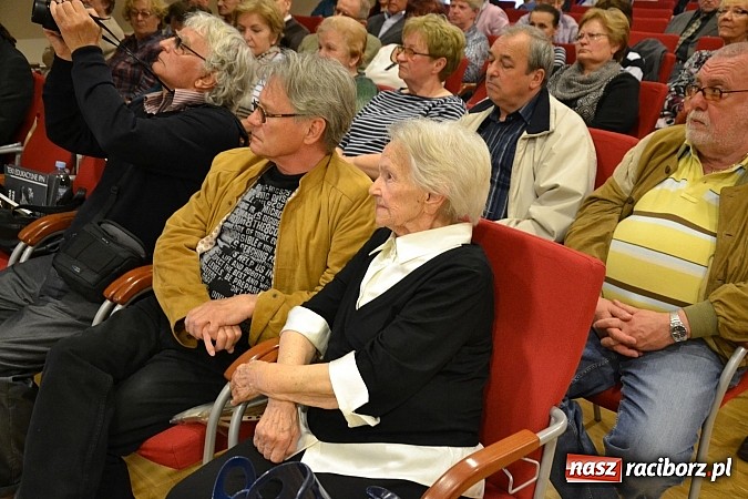 Zdjęcie w galerii na portalu naszraciborz.pl: Echa Katynia – spotkania z historią na zamku rozpoczęte  wiadomości z regionu