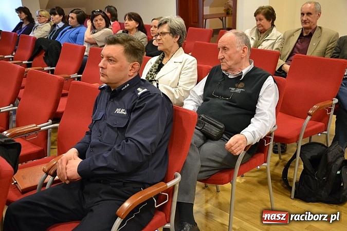 Zdjęcie w galerii na portalu naszraciborz.pl: Echa Katynia – spotkania z historią na zamku rozpoczęte  wiadomości z regionu