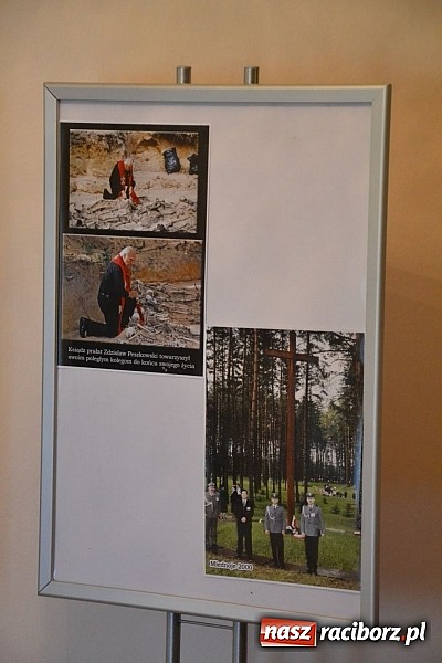 Zdjęcie w galerii na portalu naszraciborz.pl: Echa Katynia – spotkania z historią na zamku rozpoczęte  wiadomości z regionu