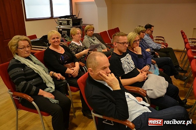 Zdjęcie w galerii na portalu naszraciborz.pl: Echa Katynia – spotkania z historią na zamku rozpoczęte  wiadomości z regionu